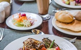 Mercure Dubai Barsha Heights Hotel Suites